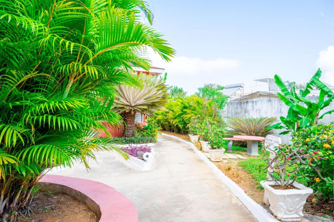 Shields Negril Villas Экстерьер фото