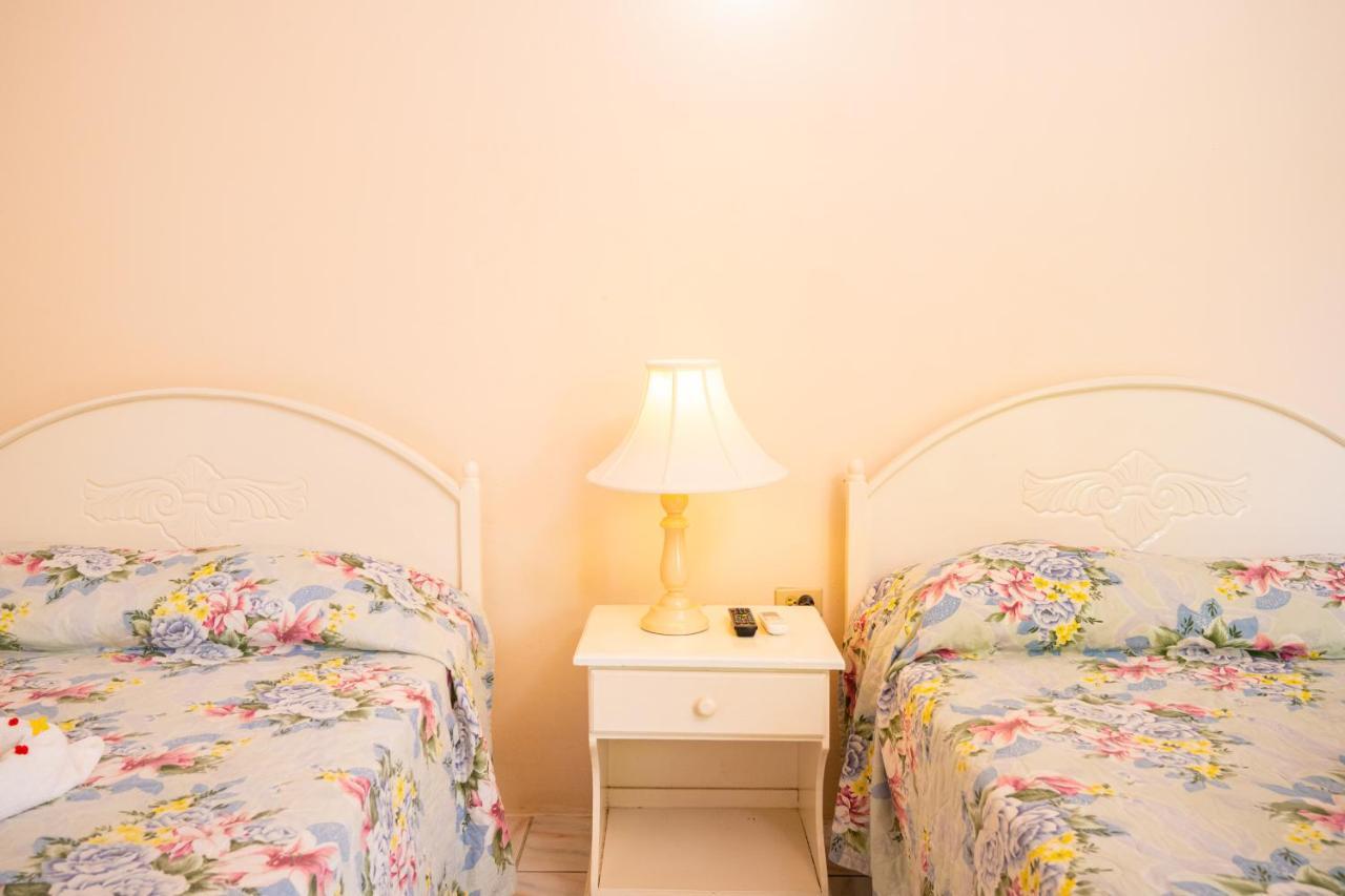 Shields Negril Villas Экстерьер фото