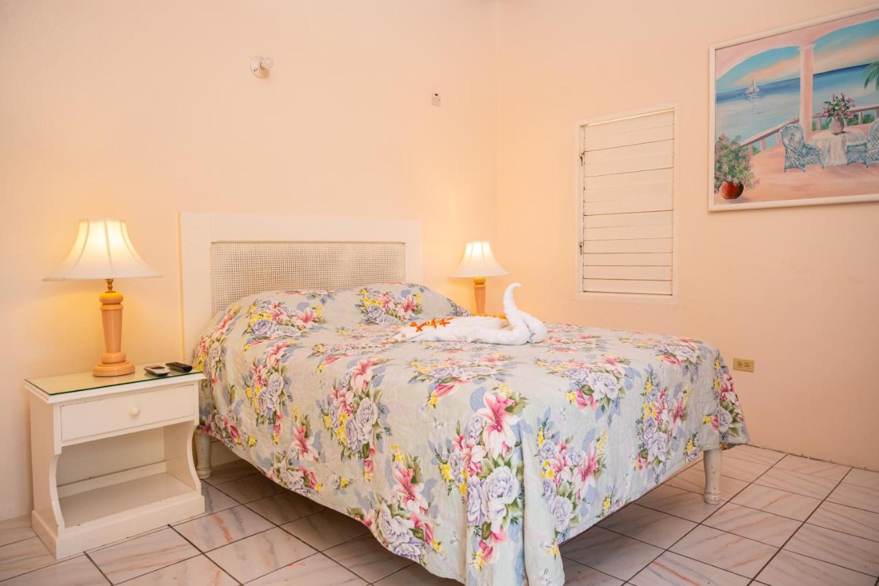 Shields Negril Villas Экстерьер фото