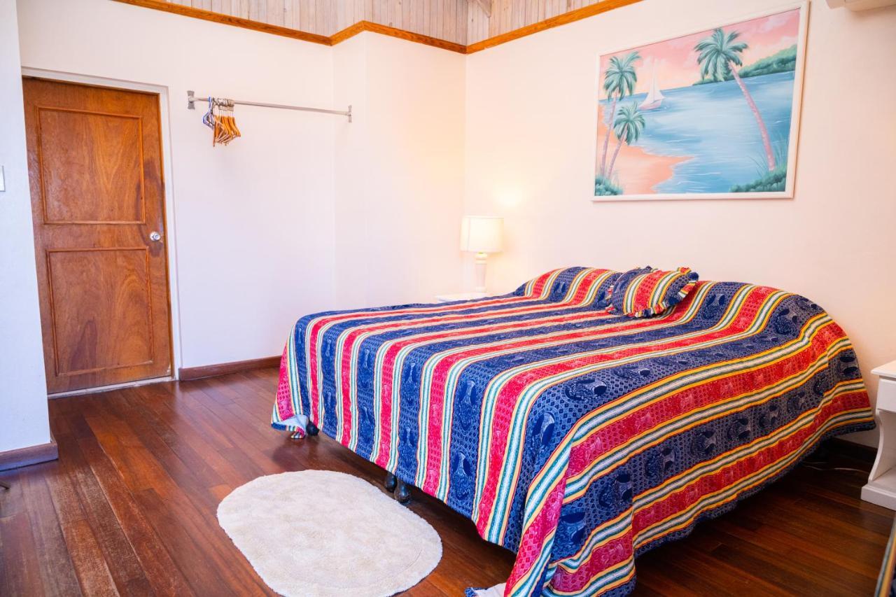 Shields Negril Villas Экстерьер фото