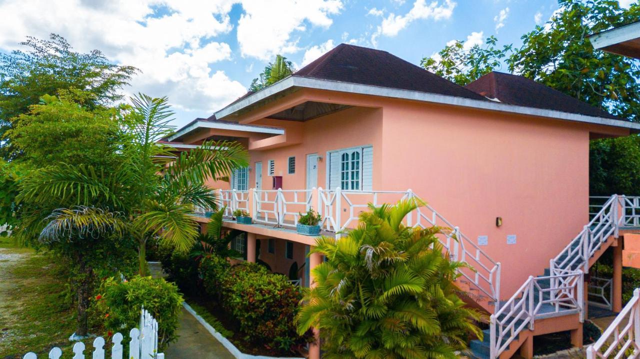 Shields Negril Villas Экстерьер фото