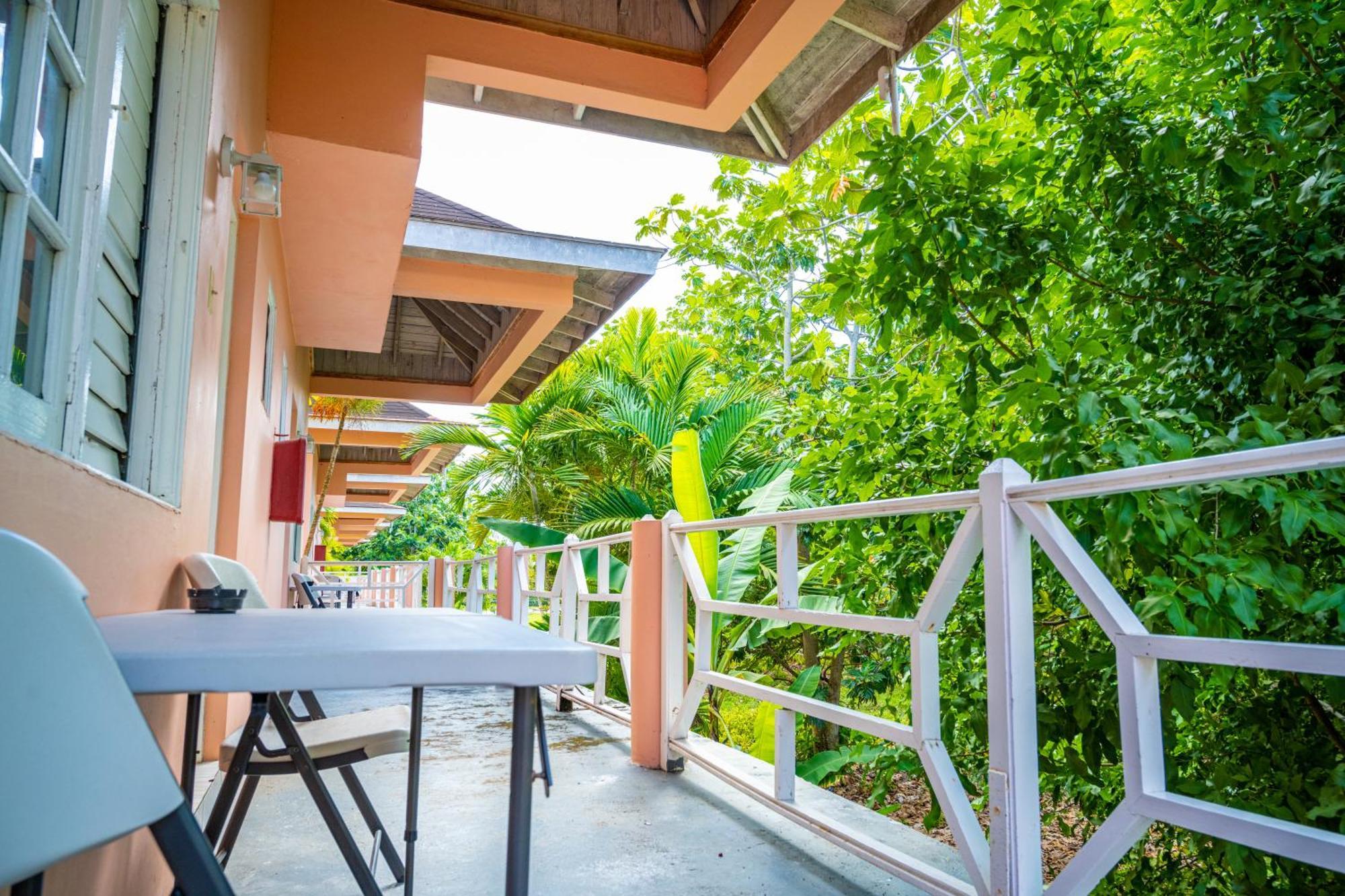Shields Negril Villas Номер фото